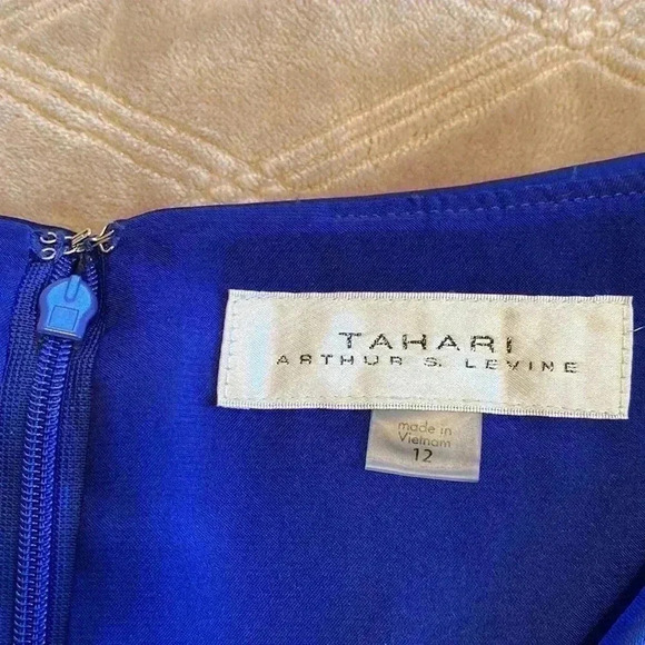 Tahari Blue Formal Prom Party Gown Dress in Size 12. - Picture 11 of 16
